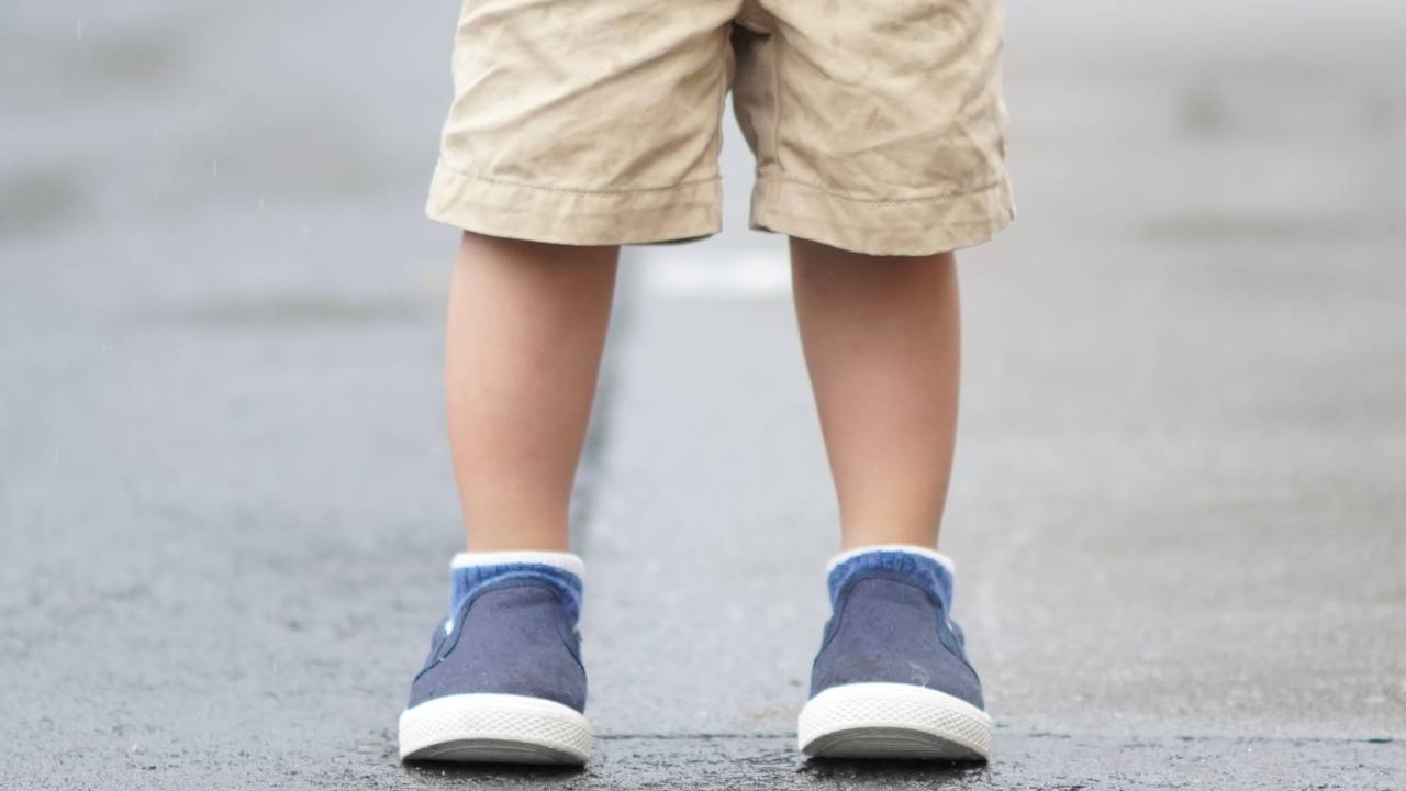 赤ちゃんのO'脚改善は外遊びが重要！順天堂大学医学部が解明した赤ちゃんのO脚の原因